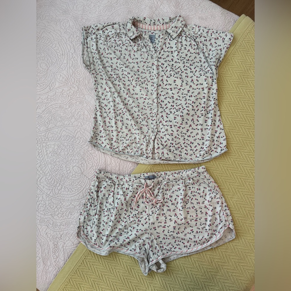 Jane and Bleecker cherries 2 piece short sleeve & shorts pajamas set size Large